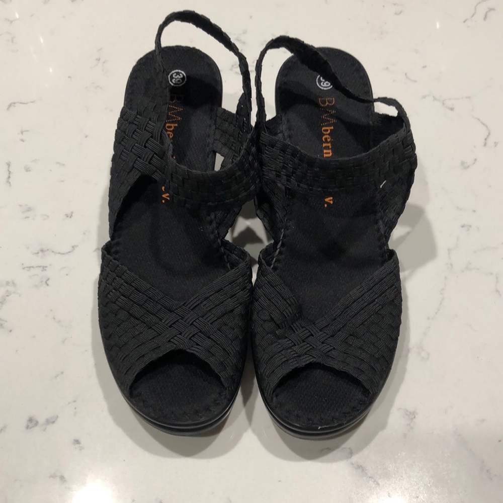 Bernie Meg Black Sandals, Size 9